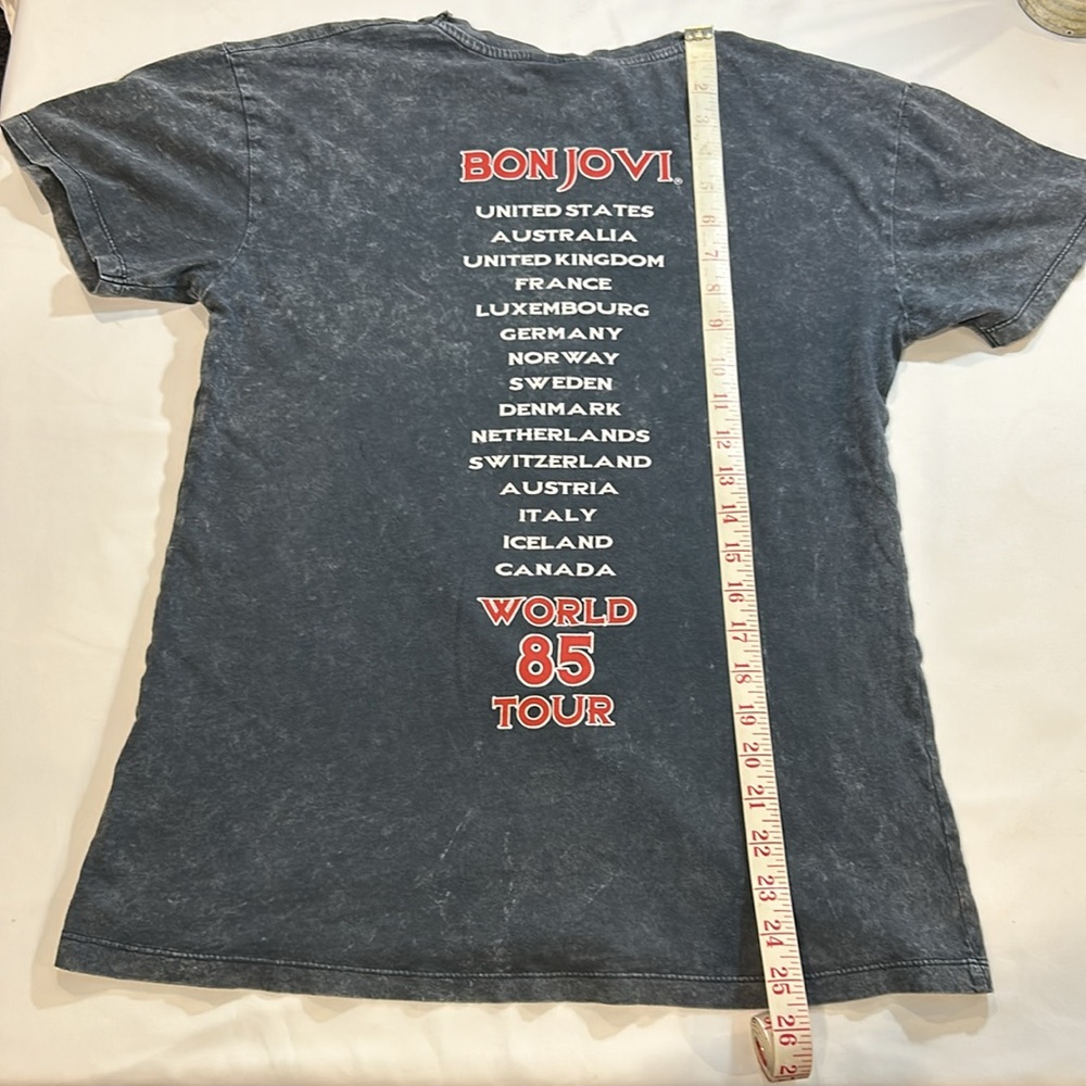 Bon Jovi 1985 world tour, soft T-shirt in distressed grey with red letters. - Picture 3 of 4